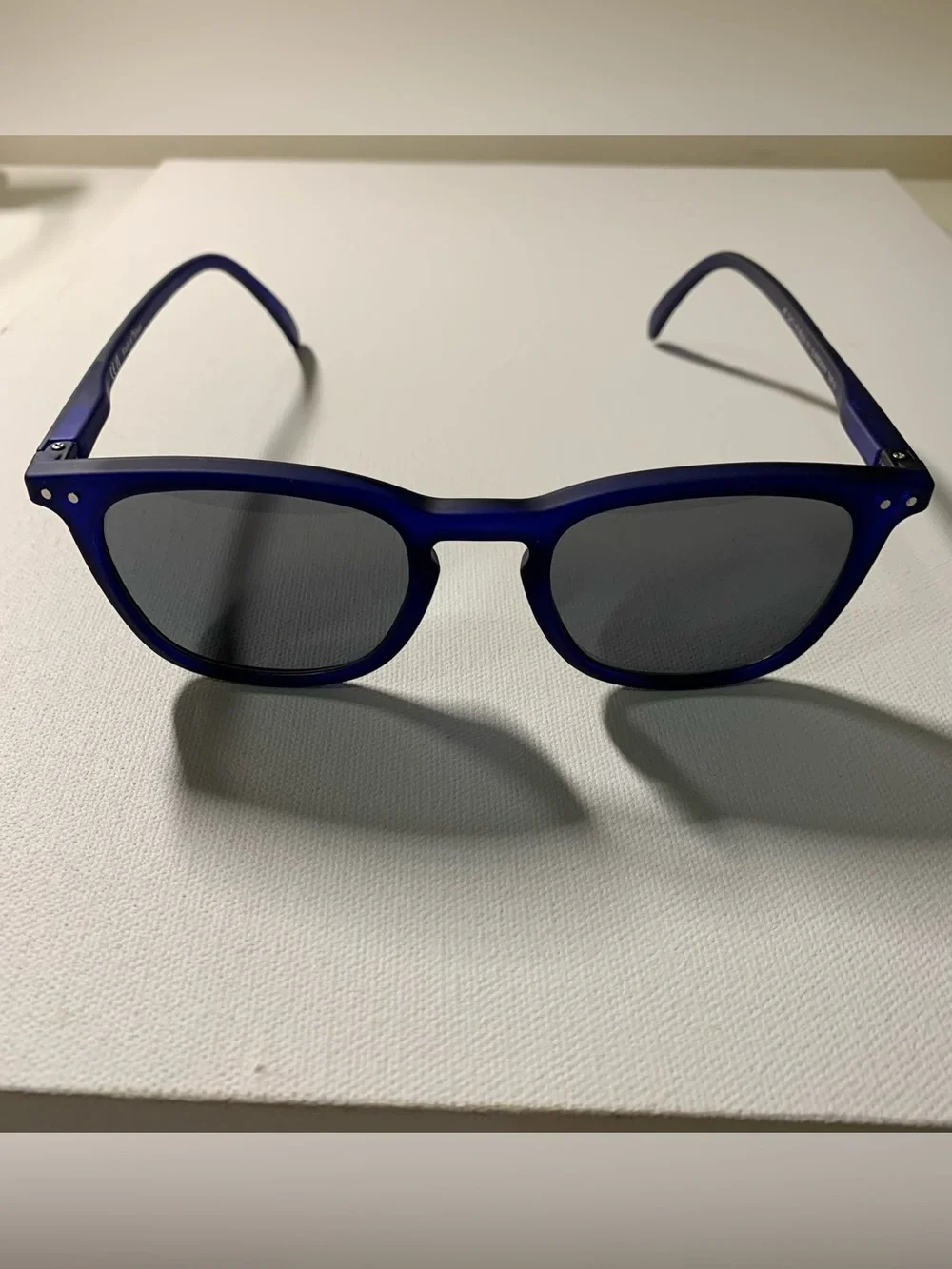 NEW IN BOX Izipizi Paris Midnight Blue cat 3 Sunglasses